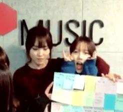 단짝 친구와 손깍지 이상의 스킨십을 할 수 있다! vs 절대 네버 없다! | 인스티즈