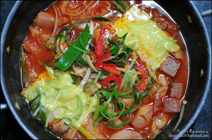 시원하고 얼큰한! 부대찌개 존슨탕 gifjpg | 인스티즈