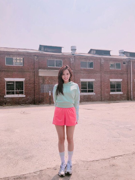 6/21 블랙핑크 지수X아디다스.jpg (with 리사) | 인스티즈