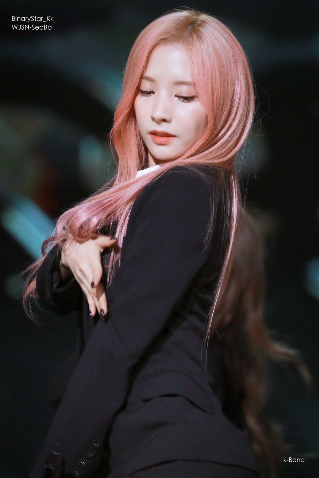 핑크머리도 찰떡같이 어울리는 보나.jpg | 인스티즈