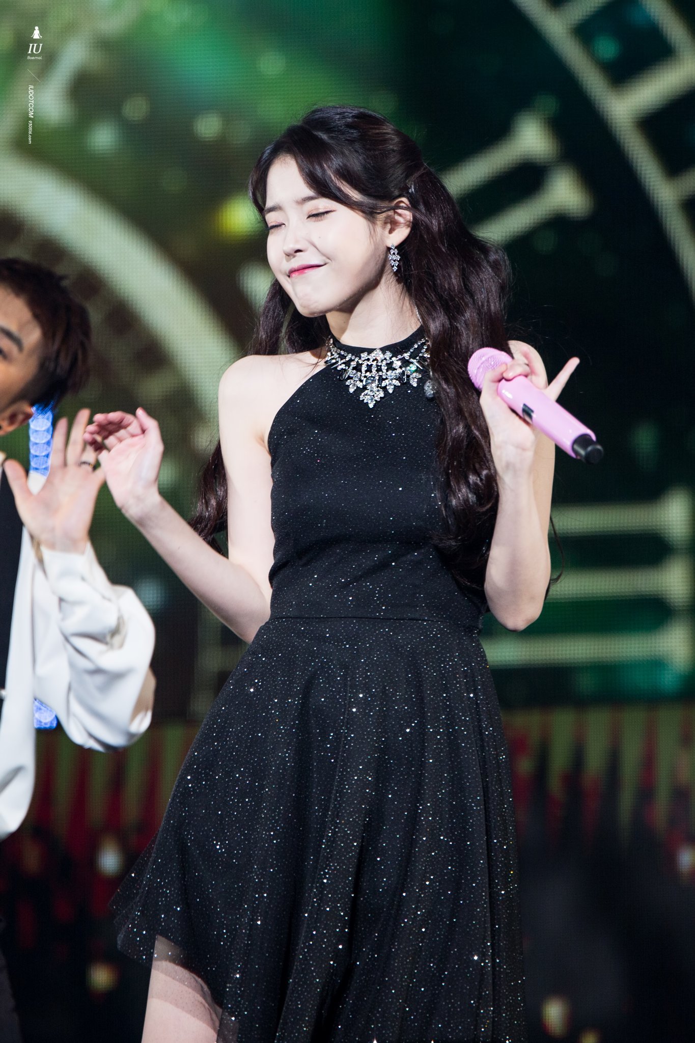 여러분 아이유나 보고 가시죠.jpgif | 인스티즈