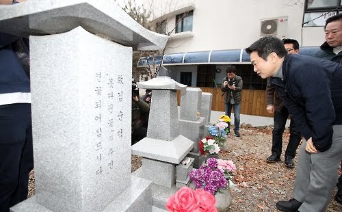 위안부 피해자에 대한 일본의 사과를 계속 촉구했던 남경필 | 인스티즈
