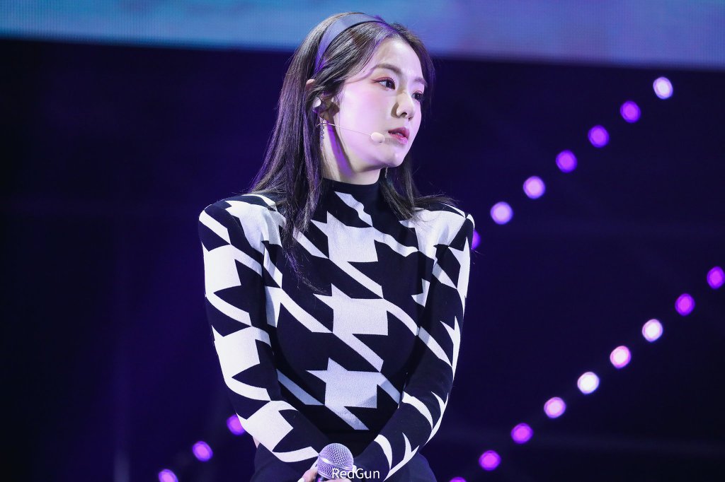 검정 머리띠한 아이린.jpgif | 인스티즈