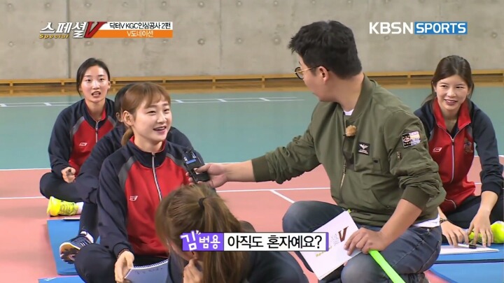 도전골든벨 전 스케치북에 써놓은 여배선수들의 낙서.jpg | 인스티즈