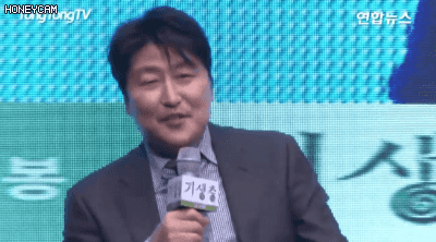 오늘 말 한번 실수했다가 제작보고회에서 선배들한테 쉼없이 놀림당한 최우식ㅋㅋ.gif | 인스티즈
