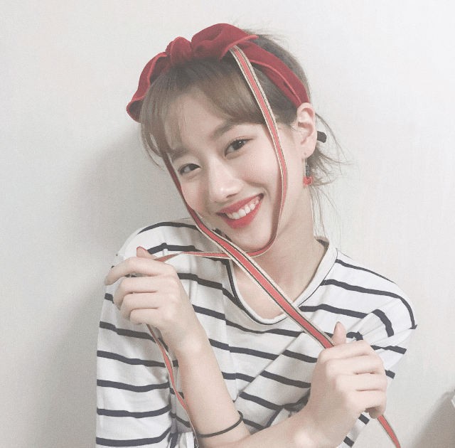 종종 닮았다고 말나왔던 여자아이돌 투샷.jpg | 인스티즈