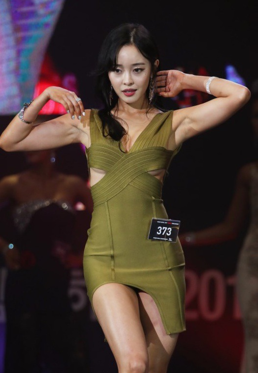 속살이 보이는 최설화 .jpg | 인스티즈