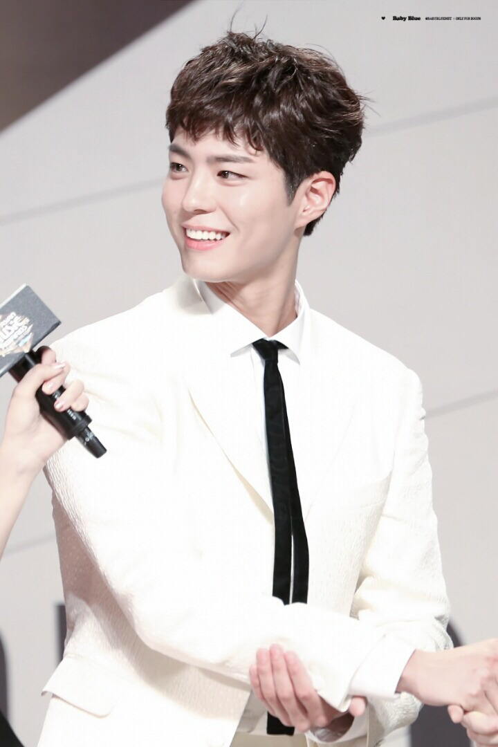 남배우치고 다양한 코디 시도하는 박보검 스타일리스트.jpg | 인스티즈