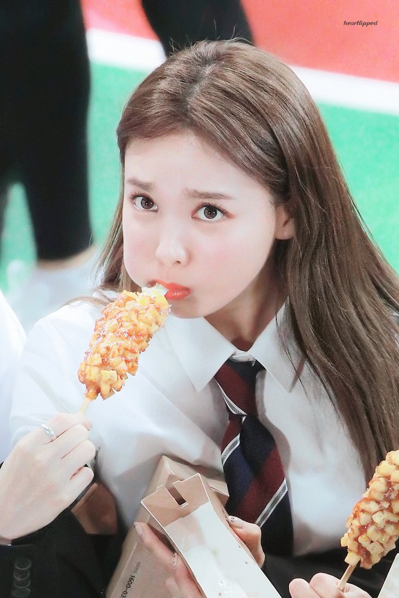 뭘 먹을때마다 레전드 찍는 나연이 ㅋㅋㅋ.jpgif | 인스티즈