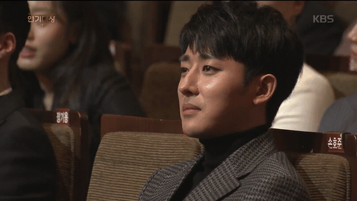 진짜로 아내 마진주를 보는 남편 최반도 같았던 KBS 연기대상 장나라를 보는 손호준.gif | 인스티즈