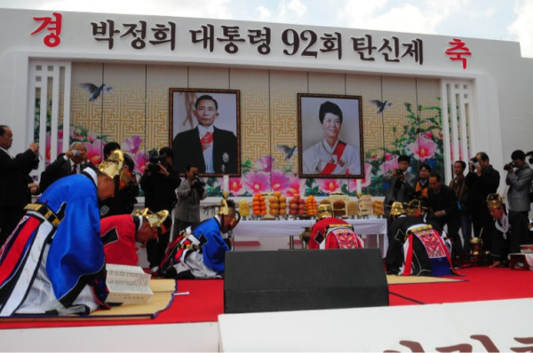 김문수 : 생일 광고는 주체사상에 영향을 받았기 때문이다 | 인스티즈