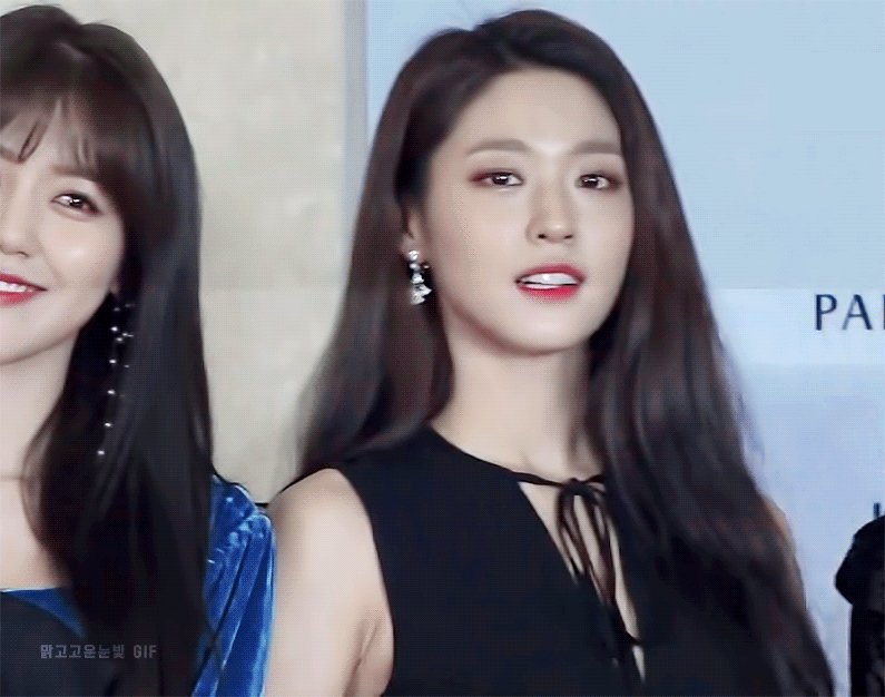 오늘 AAA시상식 레드카펫 설현이.gif | 인스티즈