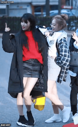 이젠 출근길에 팬들까지 이용하는 러블리즈 미주.jpgif | 인스티즈