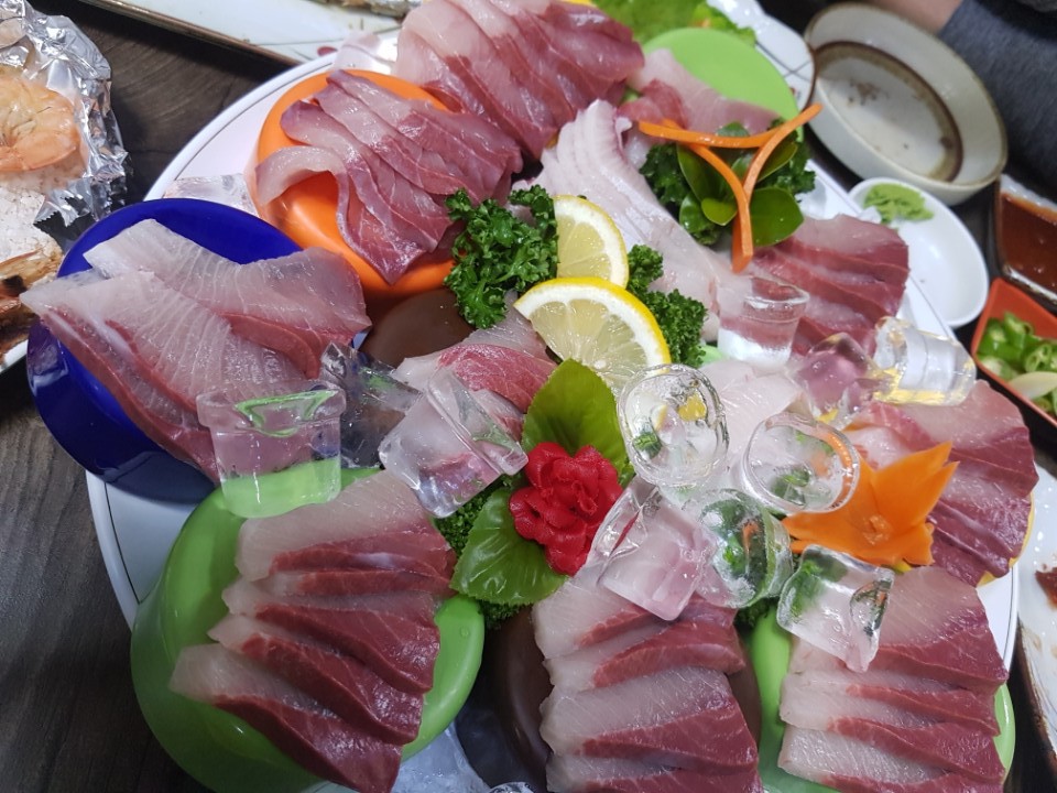 겨울에 먹는 대방어는 참치회보다 맛있다 | 인스티즈