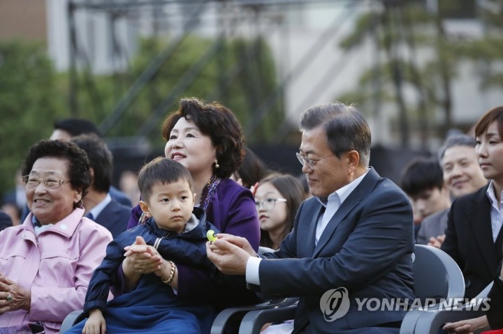성격이 정반대인거같은 문재인대통령의 두 손자 | 인스티즈