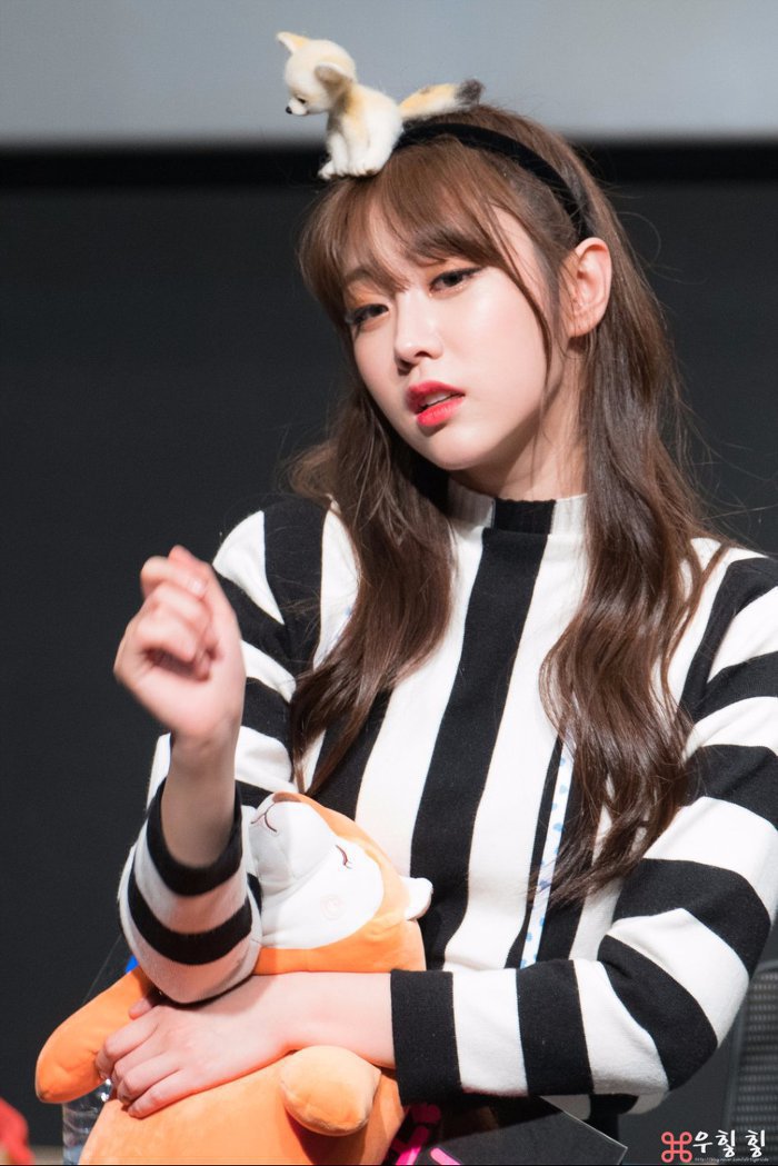 러블리즈 지수는 앞머리를 덮은게 낫다 vs 깐게 낫다 | 인스티즈