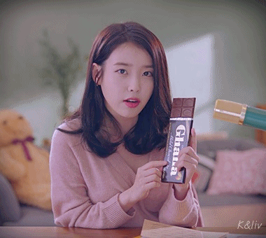 행복CF 찍는 아이유 gif | 인스티즈