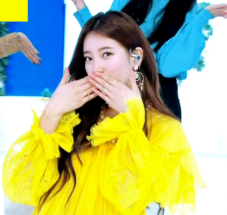 오늘자 할렐루야 소리 나오는 뮤뱅 holiday 수지.gif | 인스티즈